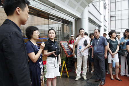 �{�⼯�F������ϼŮʿ���г����c�������gӭ�o